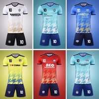 Nouvel ensemble d'entraînement de football pour adultes pour hommes et femmes Vêtements de jeu à manches courtes pour l'été pour les équipes sportives et les enfants