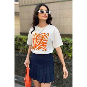 เสื้อยืดพิมพ์ลายผู้หญิงสไตล์แปลกใหม่ ผ้าฝ้ายเจอร์ซีย์ 100% แขนปกติ ระบายอากาศได้ดี สีขาวส้ม ลายพิมพ์เสือ - Product Image 1