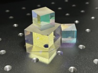 HC Optics Optically Contacted Broadband Wave420-680nm Polarizing Beam Splitter Cube  Ambang Batas Kerusakan Tinggi (Fused Silica)