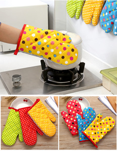 Épaissi isolé à pois coton écologique <span class=keywords><strong>four</strong></span> à micro-ondes gants de cuisson spéciaux cuisine créative résistance à la chaleur - Product Image 1