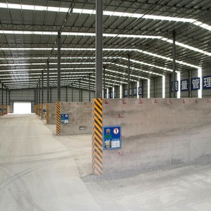 Entrepôt préfabriqué industriel en structure métallique avec poutre en acier en forme de H et panneaux sandwich pour usage <span class=keywords><strong>commercial</strong></span> et location - Product Image 2