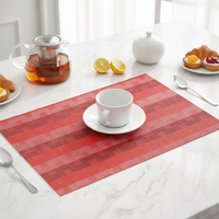 Sous-plats simples et chics en PVC tissé à carreaux, écologiques, antidérapants, réutilisables et résistants à l'usure pour les tables de cuisine