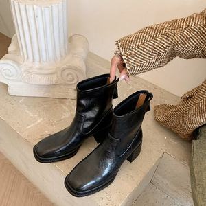 Botines de tacón grueso, modernos, versátiles y elegantes, de media caña, para otoño e invierno. - Product Image 4