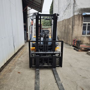 New Used TCM 30 Forklift Diesel <b>Engine</b> 4X4 Drive Solid Tire 1 Year Warranty Original FD30 FD50 FD70 FD100 2-10 Ton Forklifts - Product Image 6