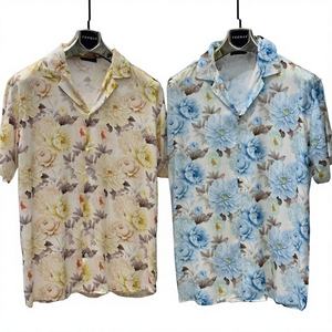 Chemise à manches courtes pour homme, motif floral moderne, coupe décontractée, tissu satiné léger, respirant, élégant, tenue décontractée d'été, vacances - Product Image 1