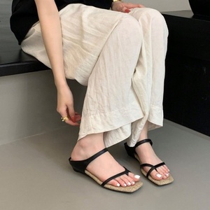 รองเท้าส้นเตารีดแบบสวม หัวเหลี่ยม หน้าผ้าสาน ระบายอากาศได้ดี เหมาะสำหรับฤดูร้อน รองเท้าผู้หญิง - Product Image 4