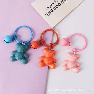 Porte-clés et pendentif de sac en résine plastique, motif ours avec clochette, fait main et personnalisé, style dessin animé, pour couple, tendance influenceur, Yihan - Product Image 4
