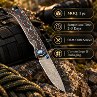 Couteau de poche à motif multicolore avec lame satinée à motifs pour le camping, les usages utilitaires et la préparation du bois de chauffage
