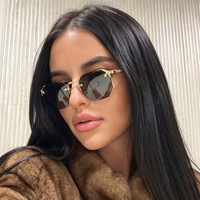 Lunettes de soleil géométriques modernes sans monture UV400, monture métallique légère, verres angulaires, unisexe, vente en gros