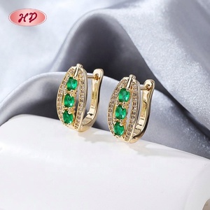Aretes Geométricos de Lujo con Circonia Verde, Chapados en Oro de 18K, Joyería de Latón de Fábrica - Product Image 1