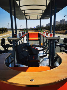 Remorque de vélo électrique 15 places en fibre de verre pour pub et fêtes, chariot à bière mobile pour aires de jeux extérieures, avec des caractéristiques attrayantes pour le tourisme - Product Image 3