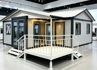 Casa Prefabricada Móvil Tipo Villa con Revestimiento de Madera, Techo a Dos Aguas, Casa Modular para Glamping, Resort, Cabaña Vacacional