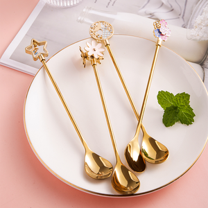 Juego de cucharas chapadas en oro y tenedor, caja de regalo de acero inoxidable 304, exquisita cuchara de café con mango largo, flor de cerezo, Star Des - Product Image 5