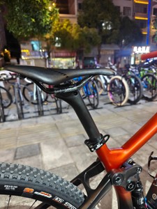 Bicicleta de Montaña XC Premium de 29 Pulgadas de Fibra de Carbono con Manillar Integrado y Juego de Ruedas de Carbono para Ciclismo Todoterreno - Product Image 6