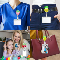 Porte-badge rétractable en acrylique avec clip ceinture, motif fruits mignons (fraise, avocat) et bouton de tirage facile