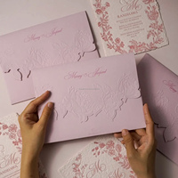 Carte d'invitation de mariage élégante faite à la main de qualité supérieure, technique d'impression typographique, gaufrage, logo personnalisé, papier cartonné absorbant, impression sur papier artistique