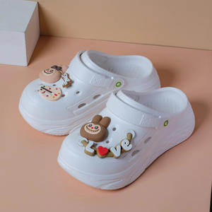 Crocs – sandales de plage blanches pour femmes, semelle épaisse, antidérapantes, souples et respirantes, taille adulte 35-40 - Product Image 1