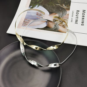 أزياء بسيطة نمط المعادن المختنق قلادة للنساء سبيكة مطلية بالذهب عزم الدوران بيان مجوهرات اكسسوارات - Product Image 4