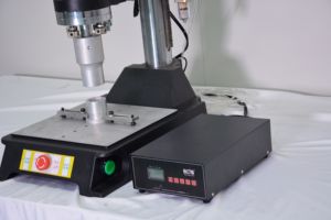 Máquina de Soldadura Ultrasónica de Plástico de 15K 2600W para Soldar Tarjetas PSA y Estuches para Colección de Monedas - Product Image 5