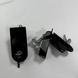 जस्ता मिश्र धातु कुंजी, आरवी केबिन के दरवाजे, डिब्बों और कैबिनेट दरवाजों के फ्लैट लॉक को खोलने के लिए इस्तेमाल किया जाता है। - Product Image 5