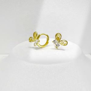 Precio de fábrica, pendientes de aro de plata 925 con perlas para niña, chapados en oro de 18k, con gemas, nupciales, únicos, con diseño de mariposa, estilo vintage occidental. - Product Image 4