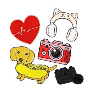 Fabricant de badges en plaqué or, épingles en émail mignonnes personnalisées, emblème en métal, logo personnalisé, épinglettes en émail pour costumes d'hommes, vente en gros - Product Image 1