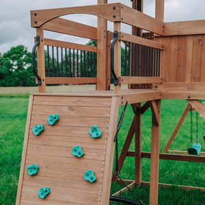 ชุดเครื่องเล่นสนามหลังบ้าน KANGYA รุ่น Backyard Discovery Sterling Point ทำจากไม้ซีดาร์ ประกอบด้วยชิงช้า สไลเดอร์รูปคลื่น บ้าน<span class=keywords><strong>ไม้</strong></span> สะพาน ผนังปีนป่าย รูปทรงสี่เหลี่ยมคางหมู ระเบียงกลางแจ้ง - Product Image 5