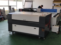 Machine de découpe laser double tête 90W 100W 130W 150W 6090 1390 1610 1325 Graveur et découpeur laser Co2 à double efficacité