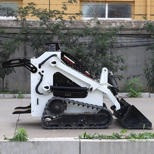 Mini-chargeuse sur pneus TOSH pour travaux de terrassement - Product Image 6