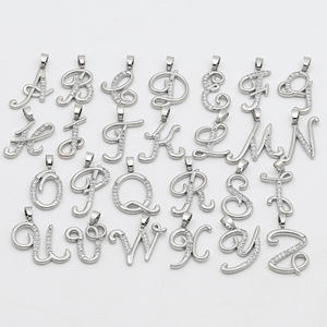 Pendentif de style hip-hop <span class=keywords><strong>avec</strong></span> 26 lettres <span class=keywords><strong>et</strong></span> <span class=keywords><strong>mots</strong></span> artistiques incrustés de zircon, en cuivre plaqué or - Product Image 6