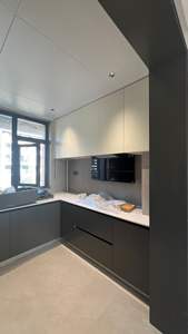 Relooking de cuisine de luxe avec un design moderne et élégant Armoires et meubles à panneaux en bois de qualité supérieure - Product Image 3