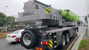 Grue hydraulique mobile 2107 <span class=keywords><strong>KN</strong></span>.m ZTC550H5 55 tonnes, grue de chantier avec une forte capacité de levage et une grande stabilité - Product Image 5