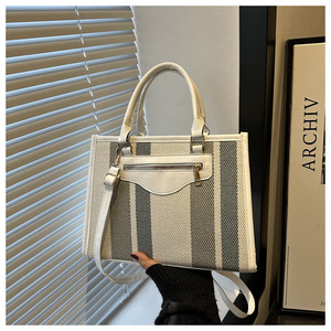 2025 Mới Cầm Tay Thời Trang Sọc Công Suất Lớn Túi Xách Crossbody Ánh Sáng Sang Trọng Túi Xách <span class=keywords><strong>Tote</strong></span> Túi Cho Phụ Nữ - Product Image 6