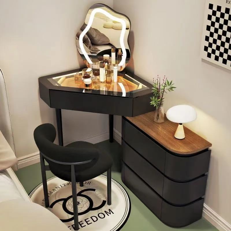 Table et armoire 60*60 avec miroir nuage et chaise croissant