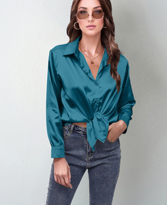 Elegante Damen-Bluse in Unifarbe aus Satin mit Langen Ärmeln und Knopfleiste für das Büro - Product Image 3