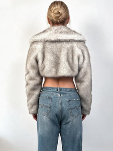 Veste Courte Grise en Fausse Fourrure pour Femme, Col Revers Ouvert, Manches Longues, Douce et Moelleuse, Idéale pour l'Hiver, les Fêtes et les Clubs - Product Image 2