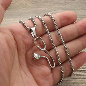 Collier pendentif stéthoscope géométrique Yunnique, en alliage de zinc doré, design médical, bijou tendance, cadeau, Guangzhou - Product Image 3