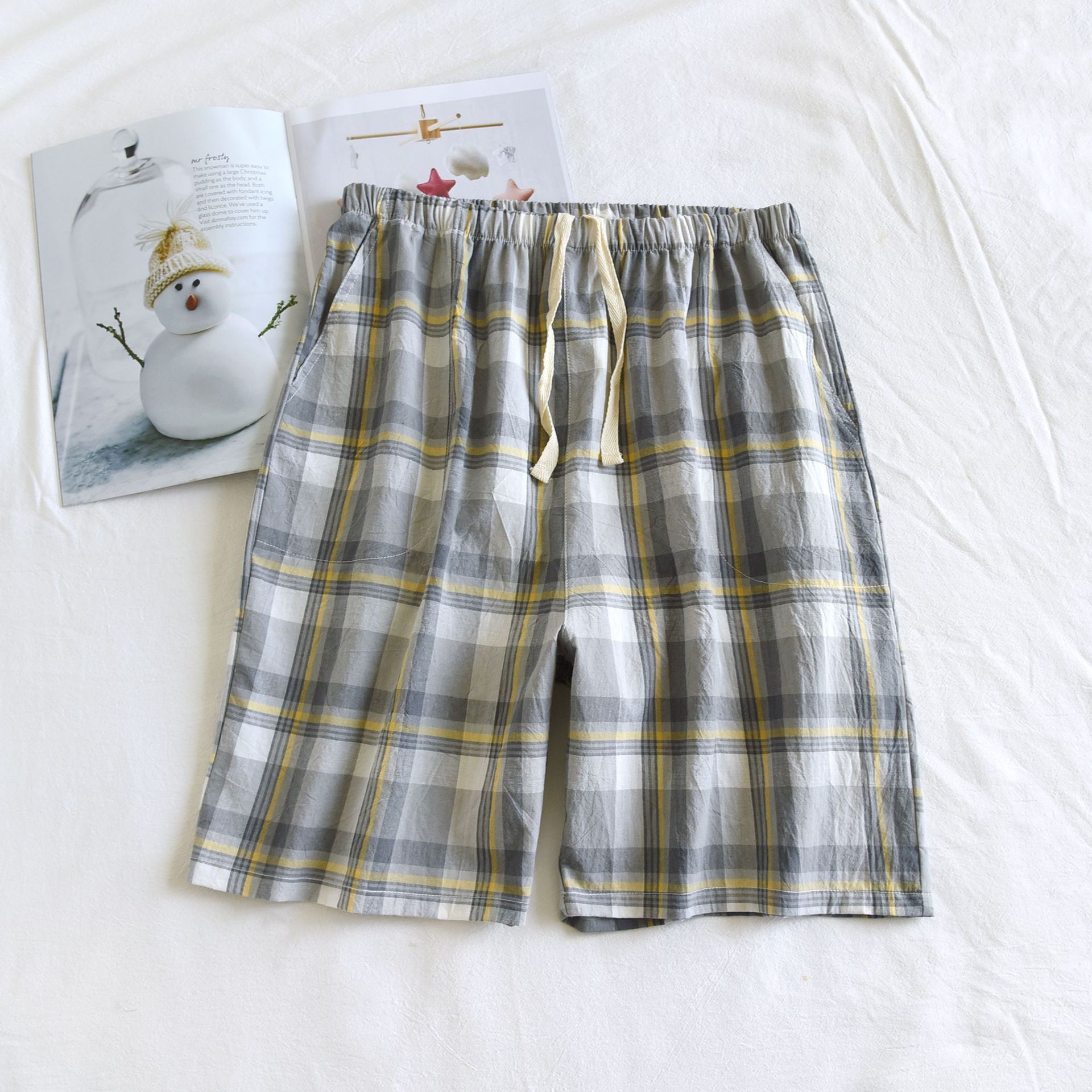 Washed cotton mens shorts-yellow line grey lattice