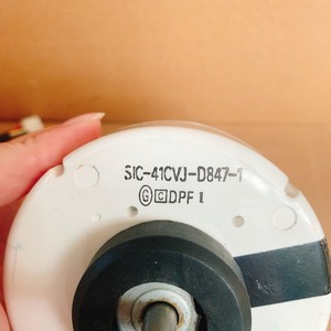 Moteur de climatiseur Sanyo S1C-41CVJ-D847-1, ventilateur DC interne à sept trous, cinq fils, petit connecteur - Product Image 1