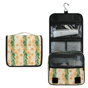 Bolsa de Viaje Plegable Impermeable con Cierre de Cremallera y Gancho para Artículos de Aseo, Diseño Floral Hawaiano Maile Lei, para Mujer - Product Image 2