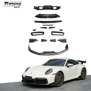 Kit <span class=keywords><strong>carrosserie</strong></span> complémentaire en carbone sec style B pour Porsche 911 Carrera 992.1 : Lame avant, diffuseur arrière, garnitures de spoiler et évents des jupes latérales - Product Image 1