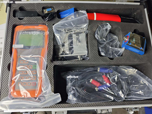 Handheld Ultrasonic Flowmeter, Model TUF-2000H, With Probe in <b>the</b> TM-1 - Product Image 1
