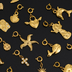 Dijes de Acero Inoxidable con Baño de Oro PVD de 18K con Diseño de Vida Marina |   Colgantes con temática de delfines, ballenas, caballitos de mar, estrellas de mar, conchas marinas y elementos marinos - Product Image 2