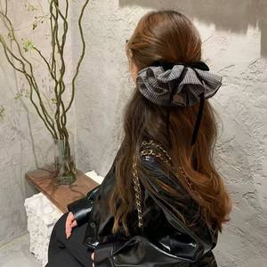 Pinza para el pelo de mujer elegante con lazo de felpa de tela coreana, diseño a cuadros de doble cara, estilo dulce y primaveral - Product Image 3