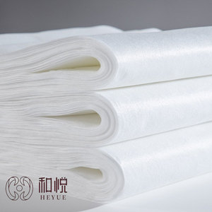 Rouleau <span class=keywords><strong>de</strong></span> serviettes jetables en tissu non tissé Spunlace (Viscose/Polyester) - Écologique, respirant, motif uni/maillé, léger, brut - Product Image 3