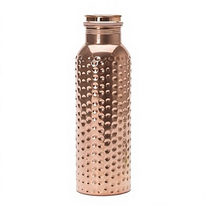Botella de agua clásica de cobre a prueba de fugas, recipiente ayurvédico multiusos para el hogar y la oficina, disponible al por mayor en el mercado de exportación. - Product Image 1