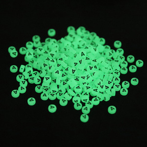 Perline Luminose con Iniziali dell'<span class=keywords><strong>Alfabeto</strong></span> per Creazione di Gioielli Fai-da-Te, Accessori in Acrilico con Lettere e Cuori Fluorescenti - Product Image 1