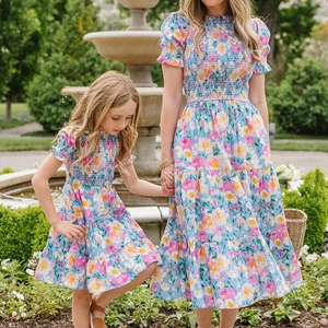 Robe d'été pour les vacances Robe personnalisée à imprimé floral Robe élastique smockée pour maman et moi Tenues assorties pour la famille Polynésienne - Product Image 2
