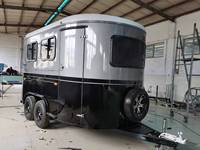 Remorque à chevaux grise personnalisée, remorque à deux essieux pour 2 chevaux, chargement direct, freinage électrique