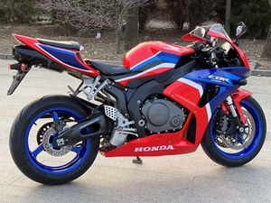 Motocicleta Deportiva <span class=keywords><strong>Honda</strong></span> CBR1000RR con Motor V4, Combustible de Gasolina y Frenos Brembo, Motocicletas de Alto Rendimiento - Product Image 6